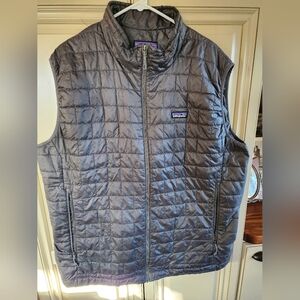Patagonia Men's Dark Gray Quilted Vest